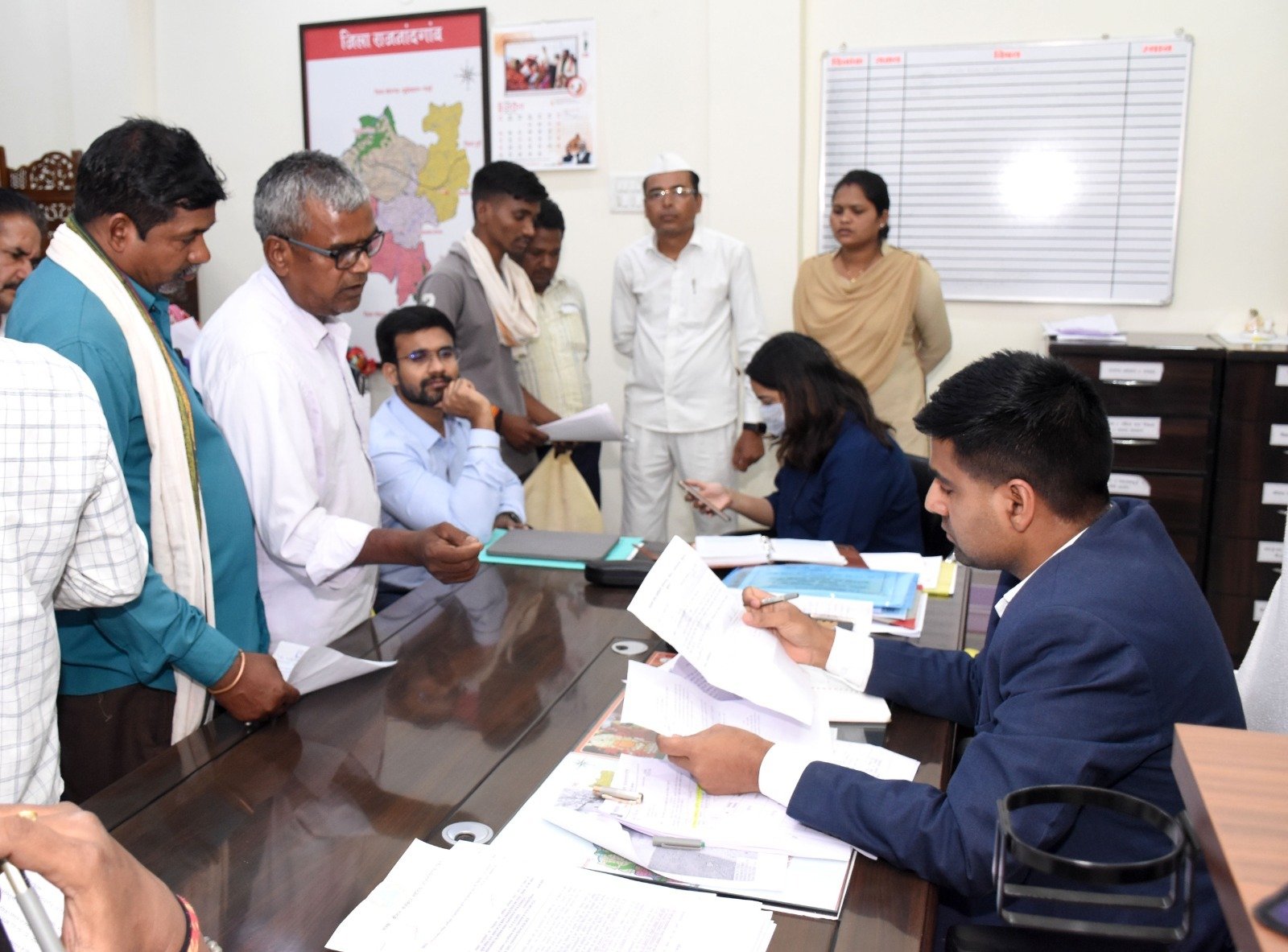 कलेक्टर ने जनदर्शन में सुनी नागरिकों की समस्याएँ