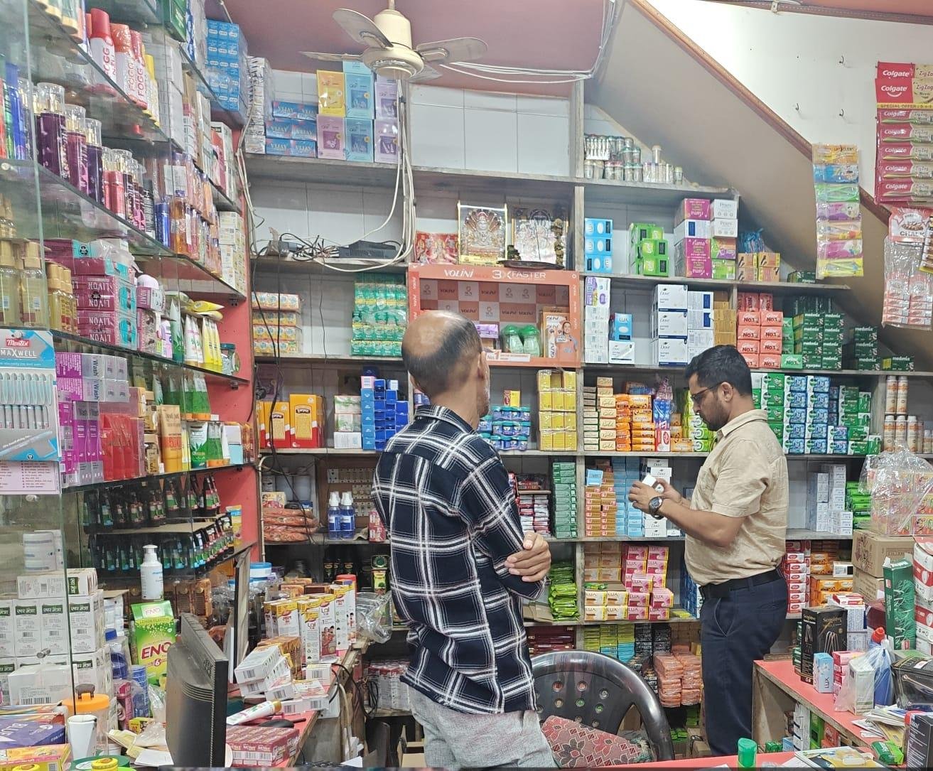 “सही दवा-शुद्ध आहार” अभियान में जगदलपुर के चाट-गुपचुप सेंटरों और कॉस्मेटिक्स दुकानों का हुआ निरीक्षण