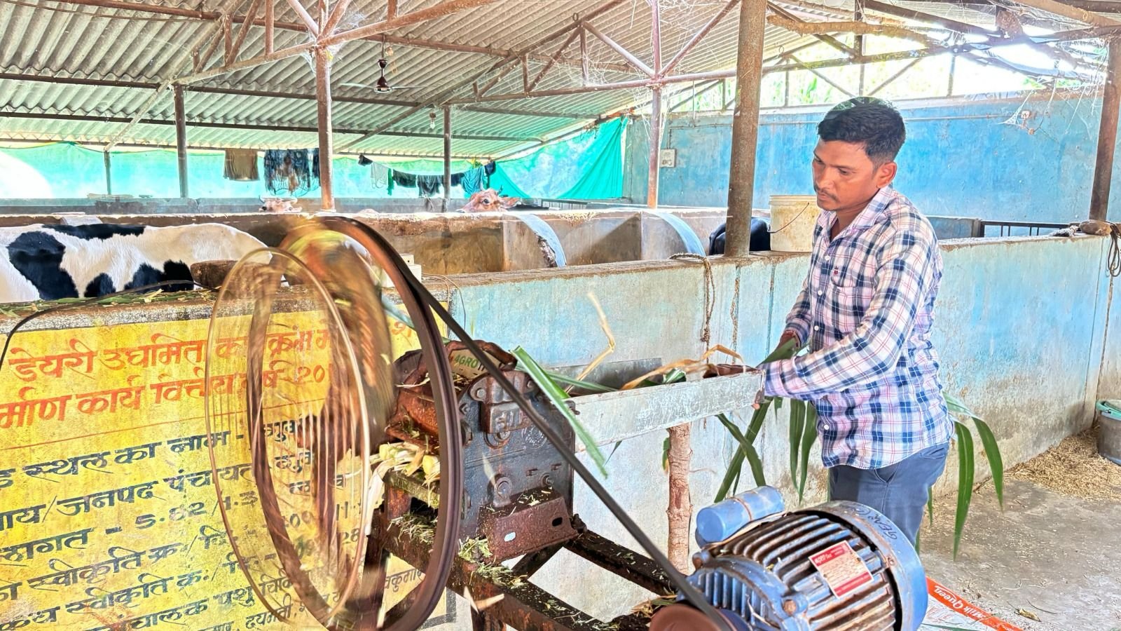 मजदूरी की बेड़ियों को तोड़ ‘‘मल्टी-फार्मिंग‘‘ के नायक बने ललित यादव