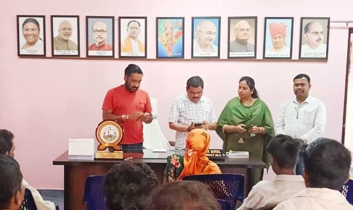 चित्रकोट विधायक विनायक गोयल ने स्व-गणना कार्य को किया पूर्ण