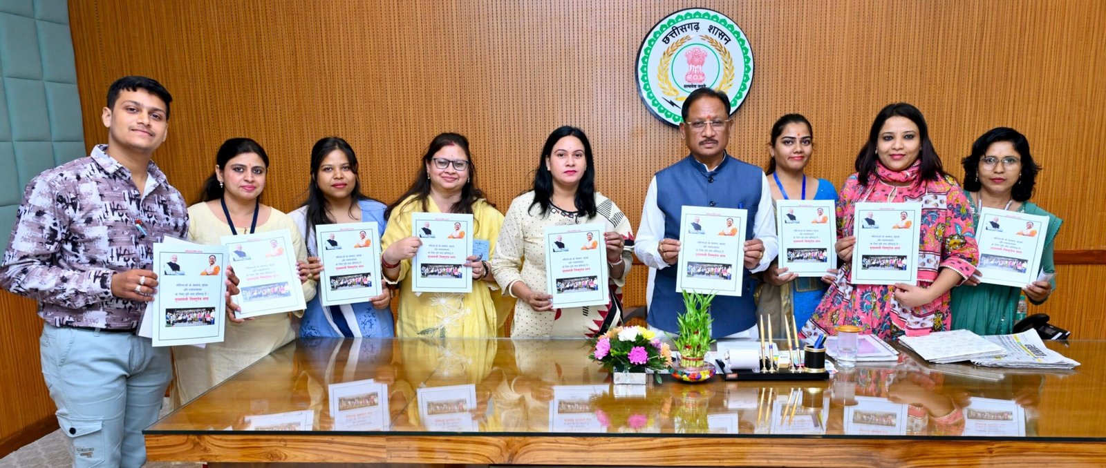 मुख्यमंत्री विष्णु देव साय ने ‘अविस्मरणीय यात्रा’ पुस्तक का किया विमोचन