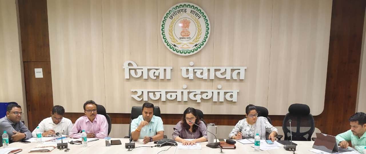 सीईओ जिला पंचायत ने सुशासन तिहार अंतर्गत आयोजित होने वाले जनसमस्या निवारण शिविर की तैयारी की समीक्षा की