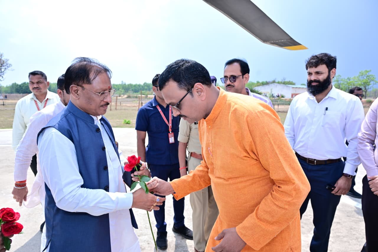 मुख्यमंत्री विष्णु देव साय का बगिया हेलीपैड में हुआ आत्मीय स्वागत