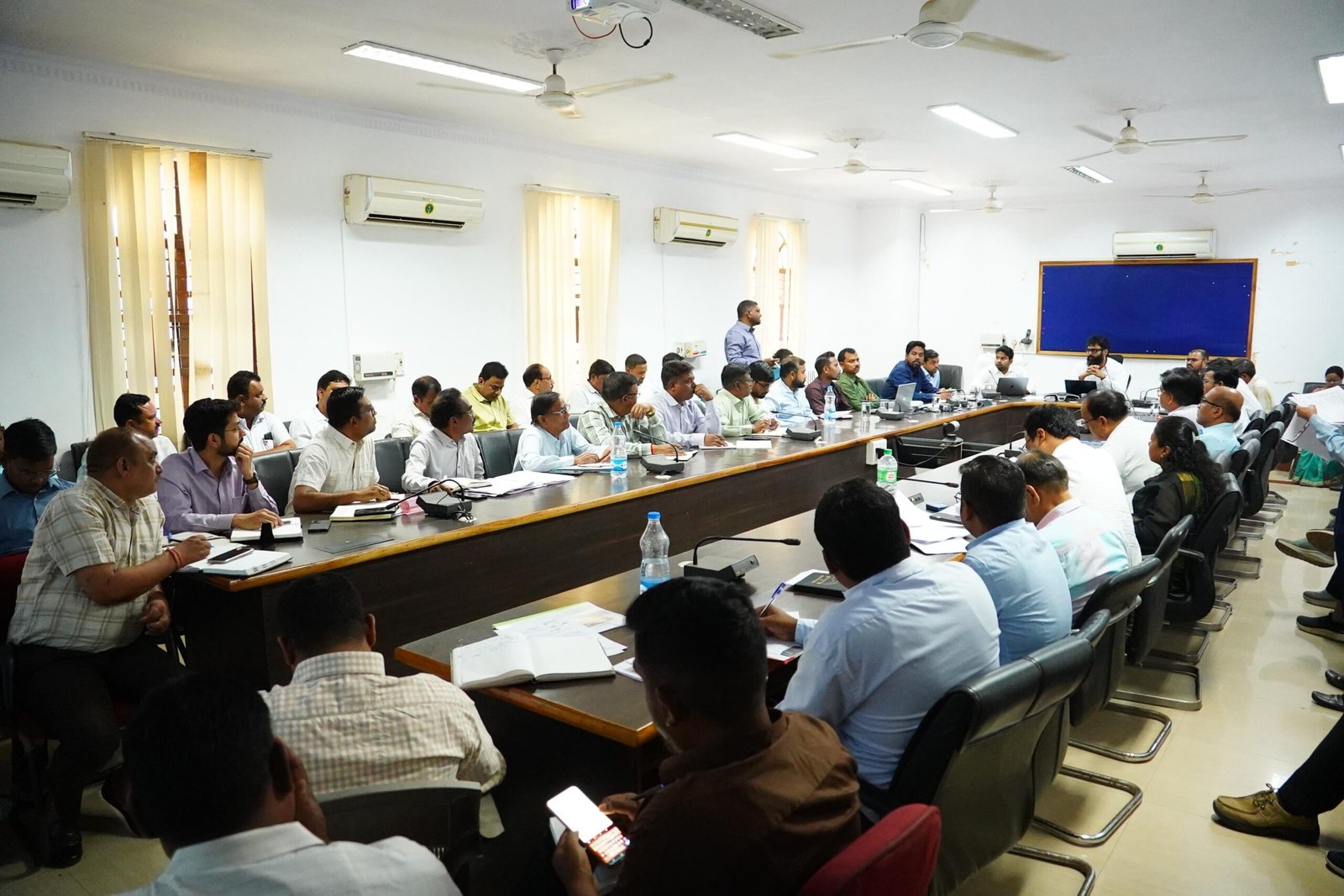 कलेक्टर ने ई ऑफिस के माध्यम से शासकीय कार्यों का संचालन करने के निर्देश  e office sparrow eHRMS  में सभी शासकीय विभाग को करना होगा on board i GOT कर्मयोगी पोर्टल पर सभी अधिकारियों और कर्मचारियों तीन कोर्स करना अनिवार्य