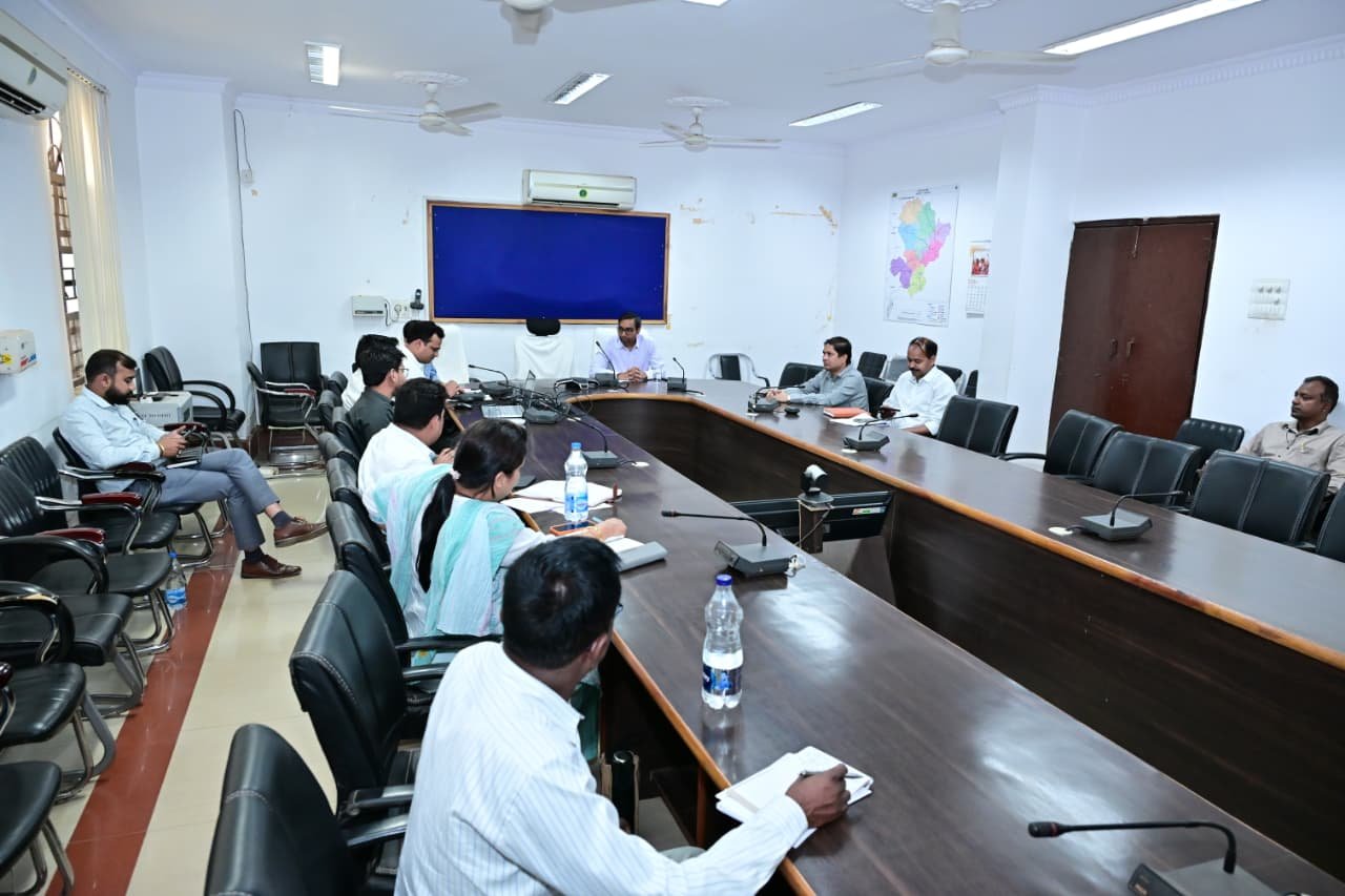 राजस्व पखवाड़ा के लिए सभी आवश्यक तैयारियां करने के साथ व्यापक प्रचार-प्रसार करें सुनिश्चितः अपर कलेक्टर  प्रदीप साहू अपर कलेक्टर ने राजस्व विभाग की समीक्षा बैठक लेकर राजस्व प्रकरणों के शत-प्रतिशत निराकरण के दिए निर्देश