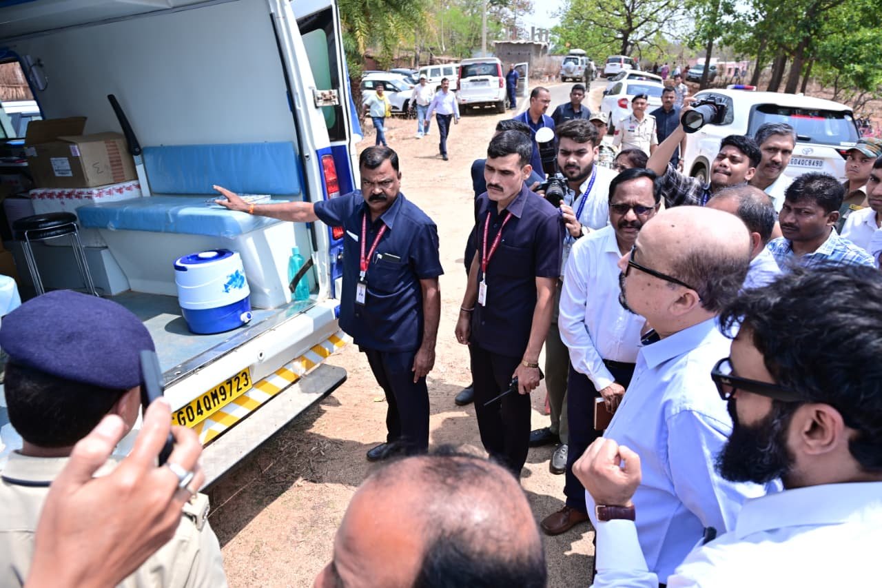 राज्यपाल रमेन डेका ने बेहराखार में पीएम जन मन अंतर्गत संचालित मोबाइल मेडिकल यूनिट का किया अवलोकन दूरस्थ क्षेत्रों में भ्रमण कर नियमित स्वास्थ्य सेवाएं सुनिश्चित करने को कहा