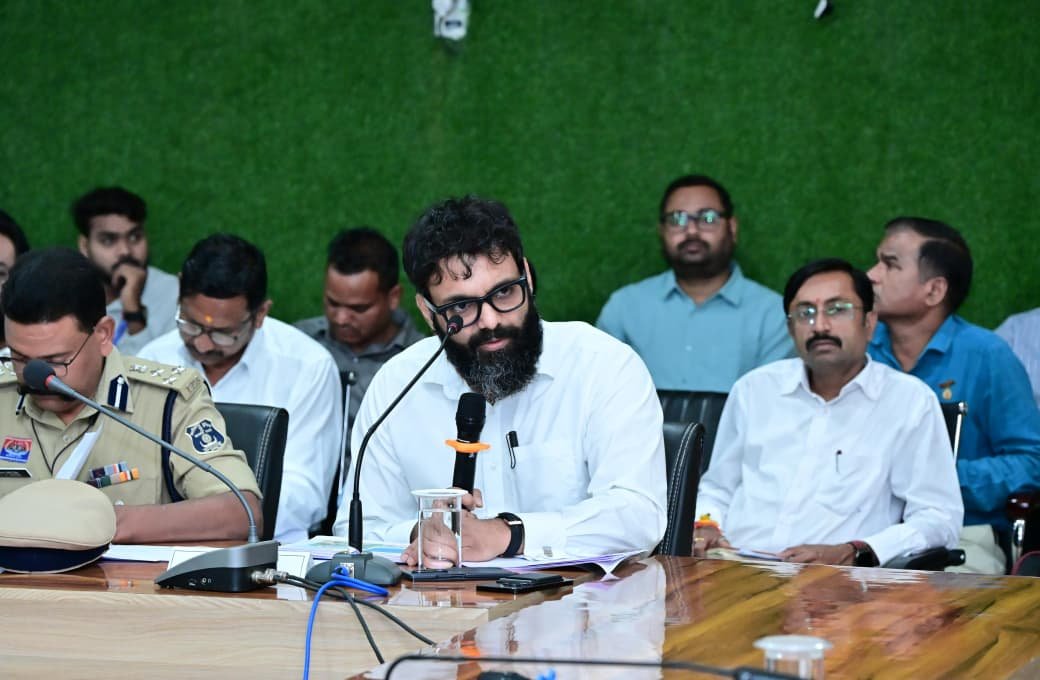 राज्यपाल रमेन डेका सोगड़ा आश्रम पहुंचे मां काली की पूजा अर्चना कर प्रदेशवासियों की सुख समृद्धि और खुशहाली की कामना की