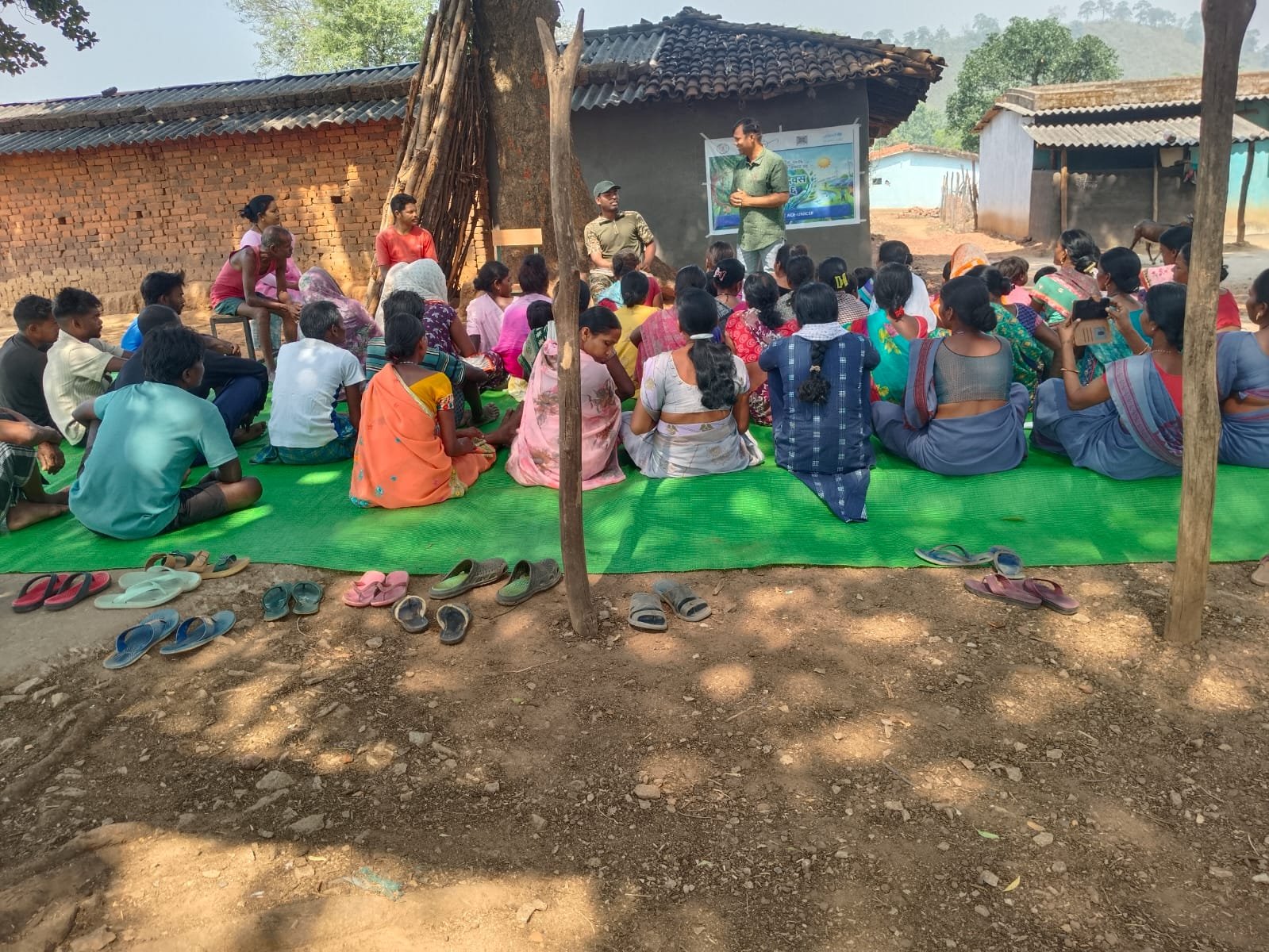 विश्व पृथ्वी दिवस पर पुरनानगर में जागरूकता की जगी अलख एक पेड़ माँ के नाम से पर्यावरण संरक्षण का दिया संदेश जल-जंगल संरक्षण और प्लास्टिक मुक्त गांव का लिया संकल्प