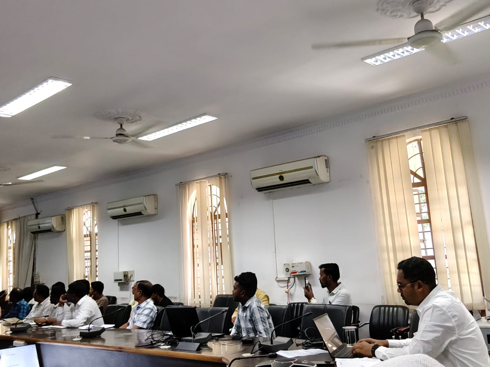 अधिकारियों और कर्मचारियों को वीडियो कॉन्फ्रेंसिंग के माध्यम eoffice sparrow eHRMS के संबंध में दिया गया एक दिवसीय प्रशिक्षण