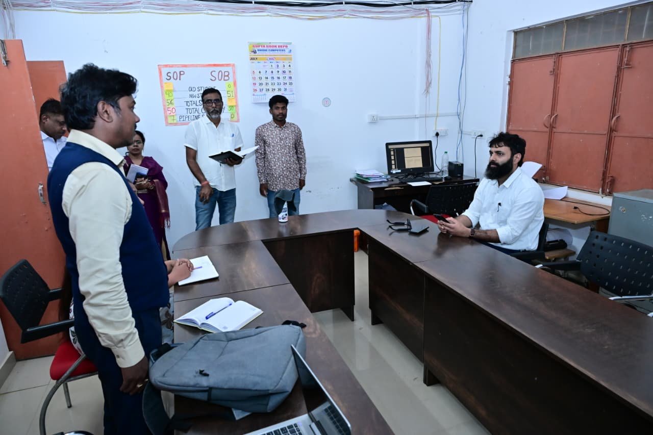 कलेक्टर ने लाइवलीहुड कालेज का किया निरीक्षण मुख्यमंत्री कौशल विकास योजना की ली जानकारी लाइवलीहुड कालेज में प्रथम वर्ष नर्सिंग कॉलेज किया जाएगा शुरू भवन में सभी जरूरी सुविधाएं सुनिश्चित करने के निर्देश