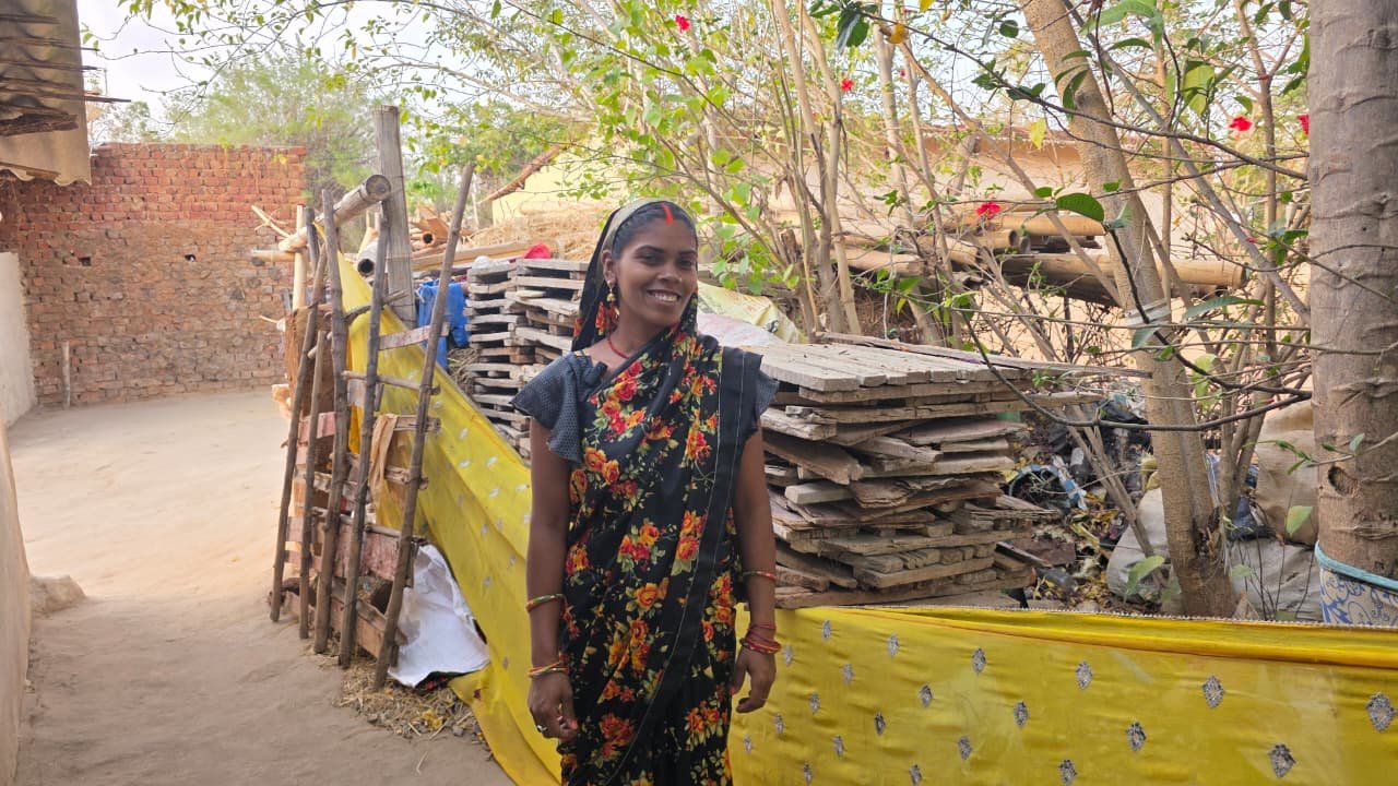 बिहान योजना ने गायत्री को दिया संबल,शेटरिंग प्लेट के व्यवसाय से बनीं आत्मनिर्भर प्रधानमंत्री आवास योजना (ग्रामीण) से मिला बजार, बढ़ी आमदनी