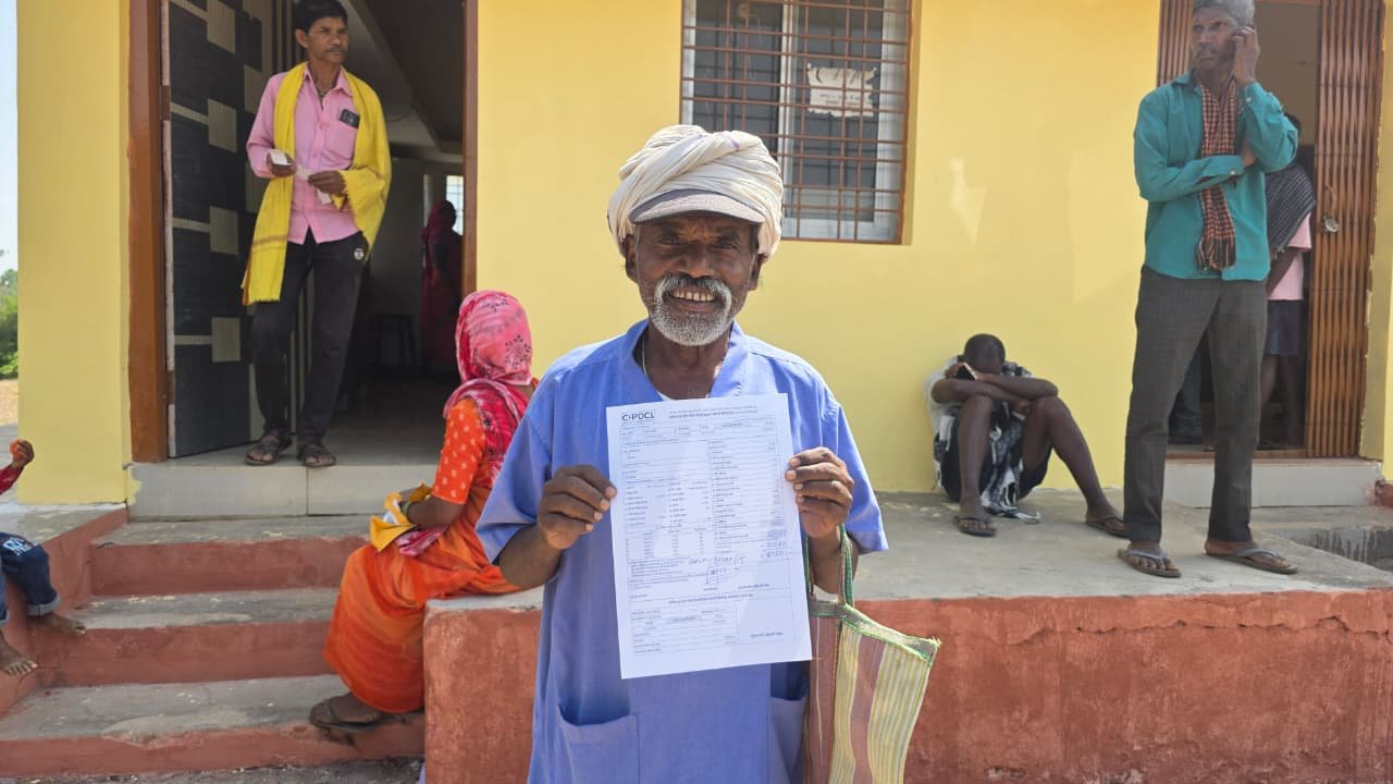 मुख्यमंत्री बिजली बिल भुगतान समाधान योजना से बिजली बिल से मिली राहत ग्राम गड़बहिरा के रामदास को योजनांतर्गत 21 हजार रुपये से अधिक की मिली छूट