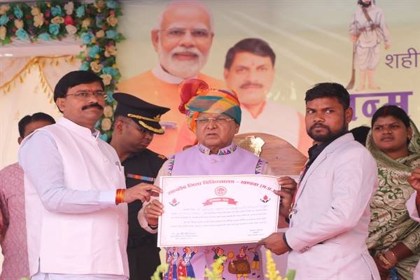 जनजातीय जननायकों का स्वतंत्रता संग्राम में योगदान अभिनंदनीय : राज्यपाल पटेल