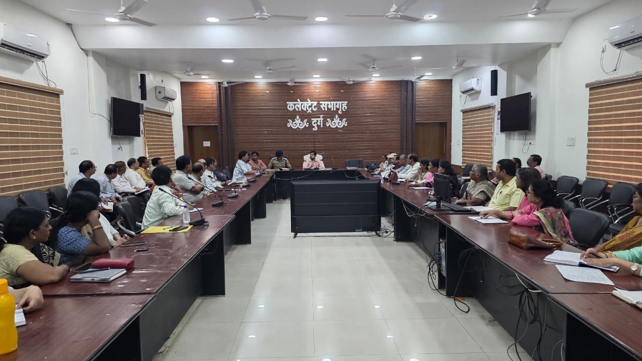 3 मई को होने वाली नीट (एनईईटी) परीक्षा की तैयारियों की समीक्षा ,कलेक्टर अभिजीत सिंह ने नीट परीक्षा हेतु केंद्र अधीक्षकों को सुरक्षा और गहन जांच के दिए कड़े निर्देश