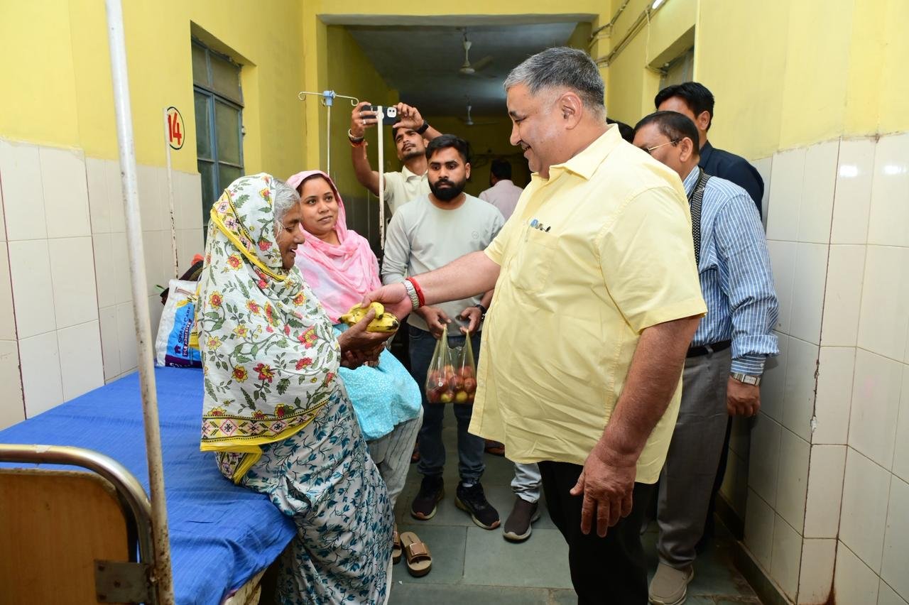 स्वस्थ बेटियां, सक्षम बेटियांः छत्तीसगढ़ में एचपीवी टीकाकरण अभियान का शुभारंभ कैबिनेट मंत्री राजेश अग्रवाल ने सामुदायिक स्वास्थ्य केन्द्र लखनपुर में व्यवस्थाओं का लिया जायजा