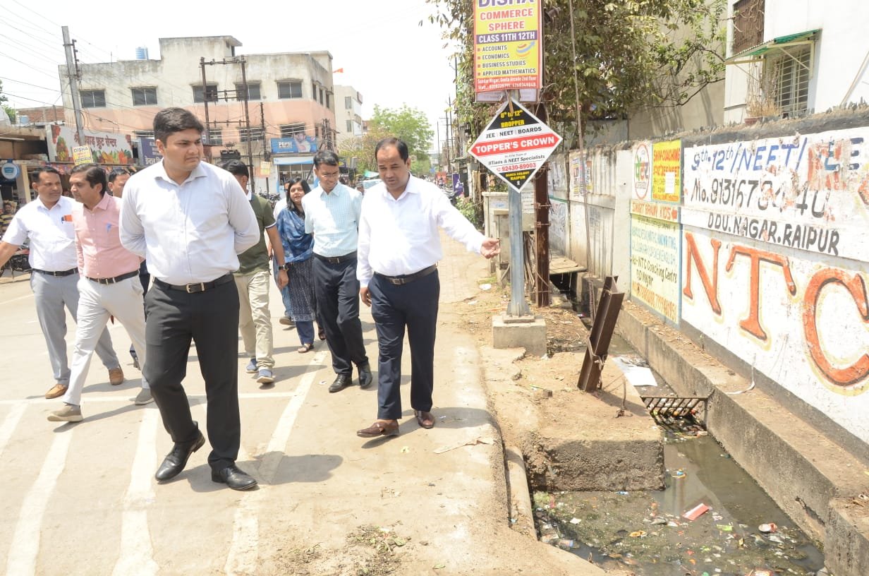 कलेक्टर ने शहर दौरे पर निकले, सफाई व्यवस्था का लिया जायजा   निरंतर साफ-सफाई कराने के दिए निर्देश