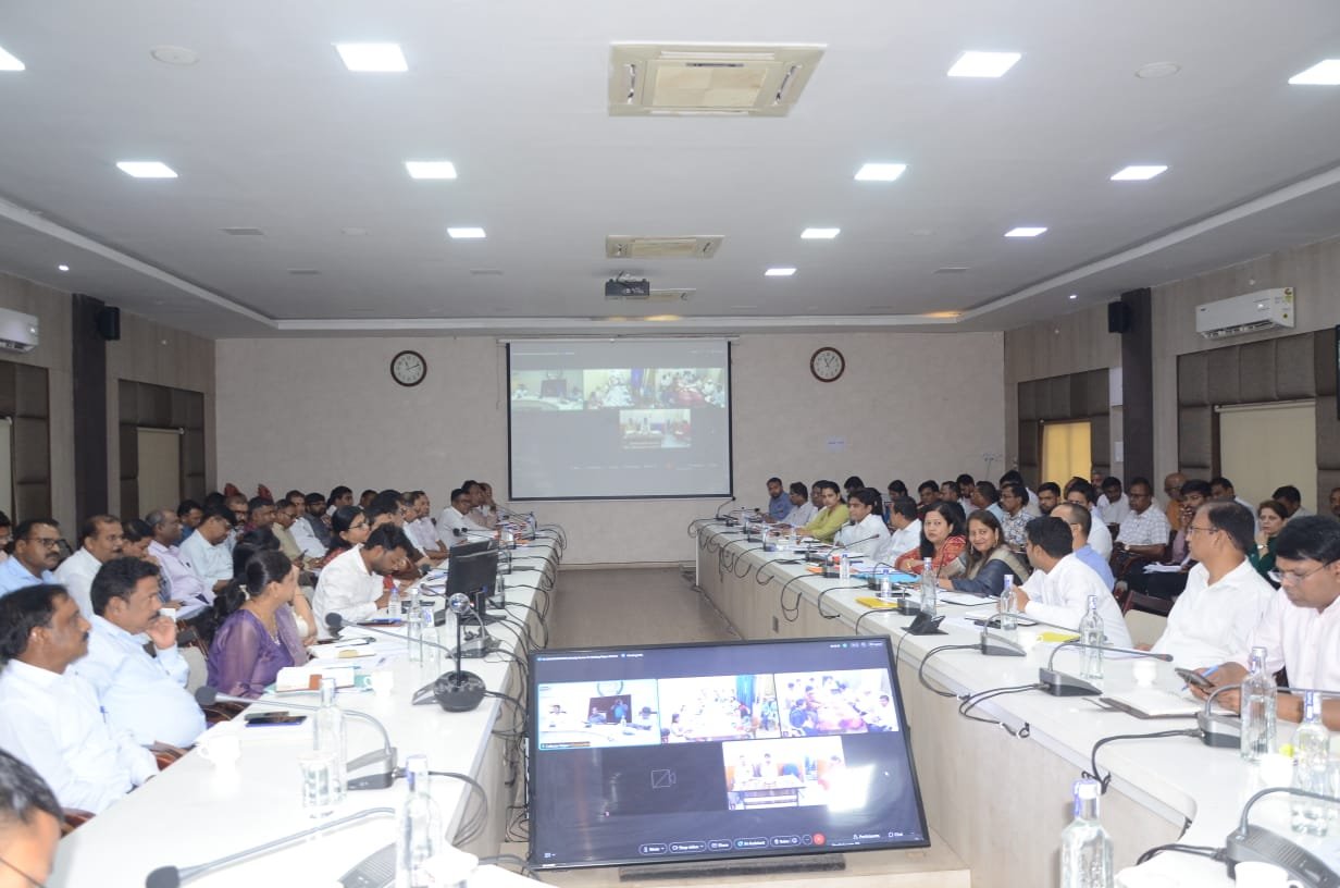 अपर कलेक्टर ने ली एलपीजी गैस वितरकों की समीक्षा बैठक   गैस वितरण में बाधा उत्पन्न करने वालों पर की जाएगी कड़ी कार्रवाई