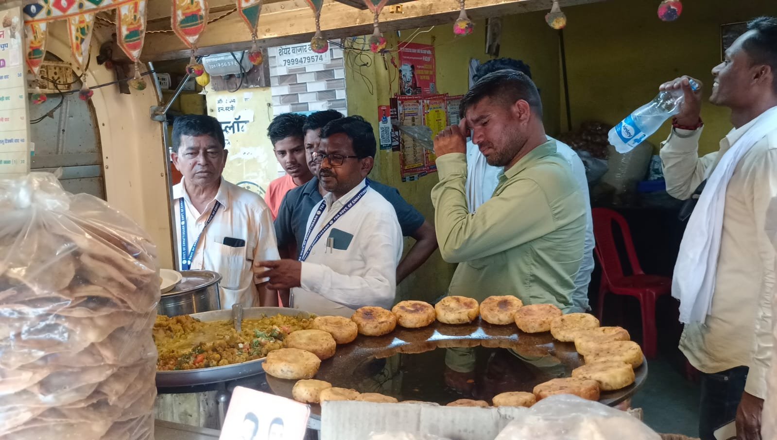 खाद्य एवं औषधि विभाग के 15 दिवसीय सघन जांच अभियान के दूसरे दिन 17 दुकानों की जांच