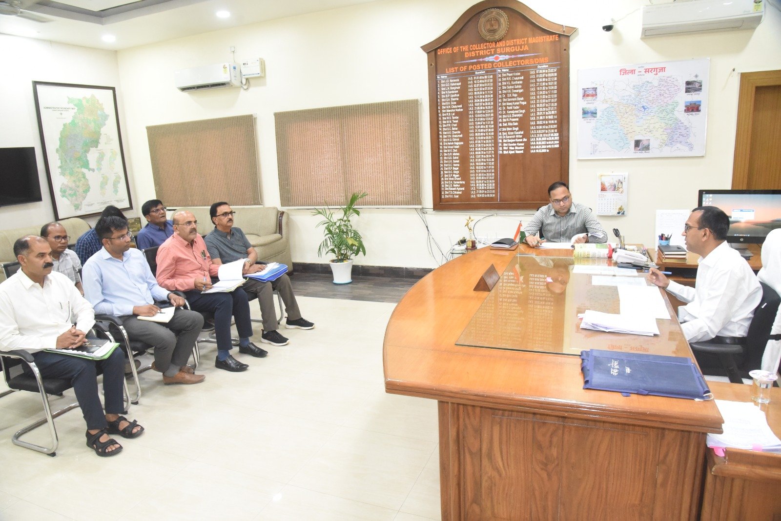 कलेक्टर ने ली जल जीवन मिशन के कार्यों की समीक्षा बैठक बार-बार नोटिस के बावजूद कार्य में प्रगति नहीं लाने वाले ठेकेदारों के अनुबंध निरस्त करने के निर्देश नलकूप खनन और एकल ग्राम योजना के कार्यों में लापरवाही बरतने पर की गई कार्रवाई समूह जल प्रदाय योजनाओं में गुणवत्ता सुनिश्चित करते हुए कार्यों को समय-सीमा में पूर्ण करने के दिए निर्देश