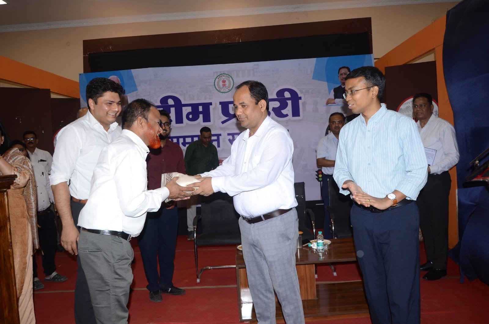 सेवानिवृत्त होने वाले अधिकारी व कर्मचारियों का कलेक्टर ने ससम्मान दी विदाई, किया सारे सत्वों का भुगतान   मुख्यमंत्री के मार्गदर्शन में जिला प्रशासन ने किया प्रोजेक्ट वंदन की शुरूआत