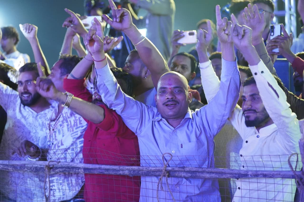 तीन दिवसीय कुंवरगढ़ महोत्सव शुरू, पहले दिन आरू साहू, कविता वासनिक, सुनील सोनी एवं हास्य कलाकार हेमलाल कौशल ने दी शानदान प्रस्तुति