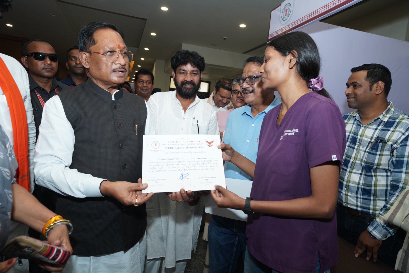 प्रोजेक्ट दधीचि से जुड़कर डॉ. रूचि निर्मल ने लिया अंगदान का संकल्प, मुख्यमंत्री ने किया सम्मानित   अब तक 90 से अधिक लोगों ने इस प्रोजेक्ट से जुड़कर किया अंग एवं संपूर्ण शरीर दान