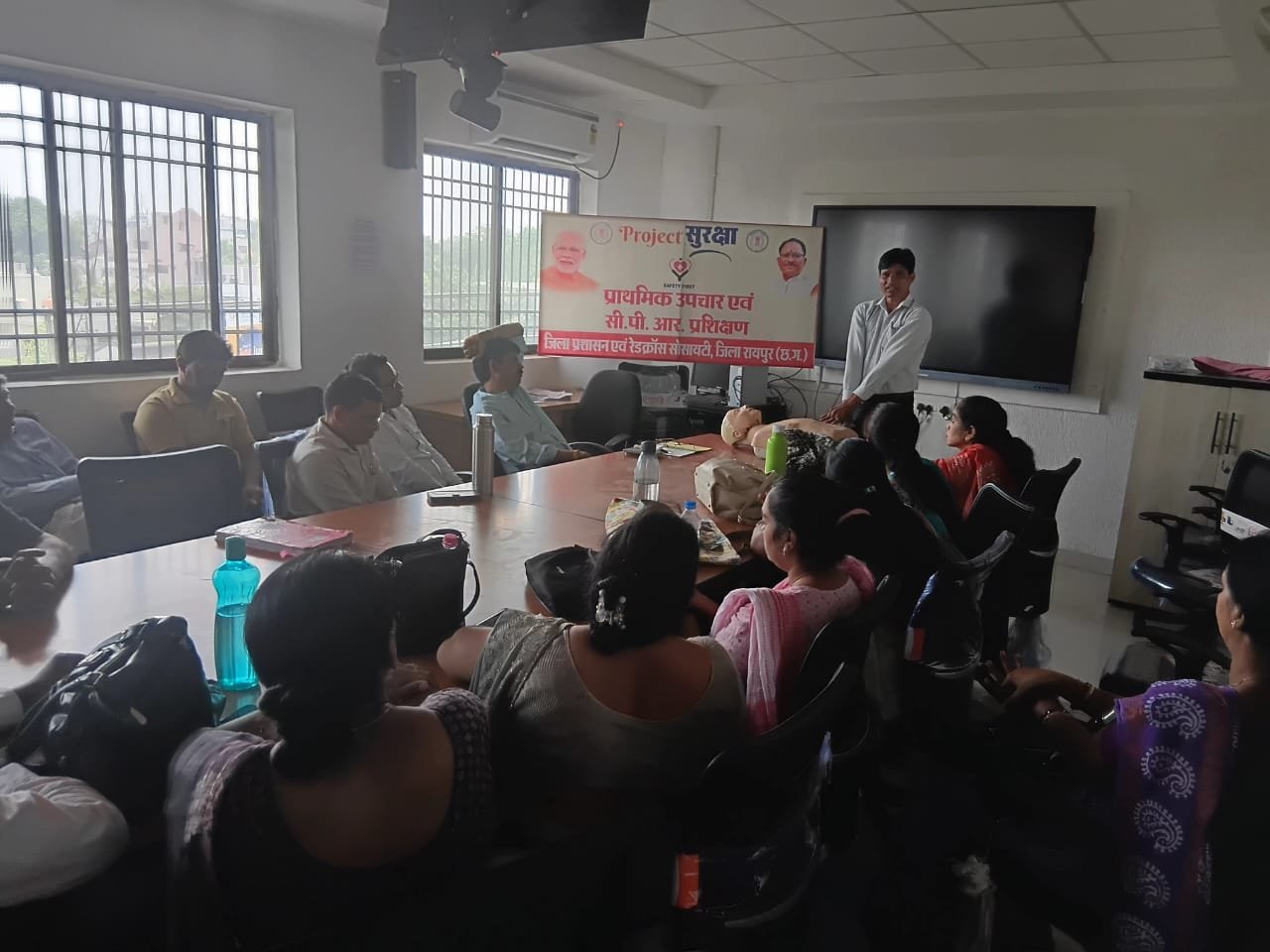 प्रोजेक्ट सुरक्षा के तहत शासकीय कर्मचारियों को मिला जीवनरक्षक प्रशिक्षण   शिक्षा विभाग के सहायक शिक्षक एवं प्रधान पाठकों ने सीखा प्राथमिक उपचार और सीपीआर
