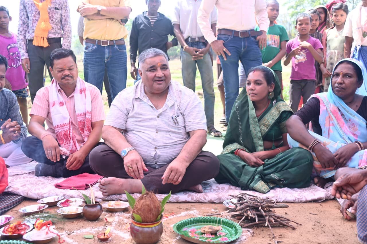 अम्बिकापुर में विकास को नई रफ्तार पर्यटन एवं संस्कृति मंत्री  राजेश अग्रवाल ने 7 करोड़ की लागत से बनने वाले 120 मीटर लंबे पुल  का किया भूमि पूजन