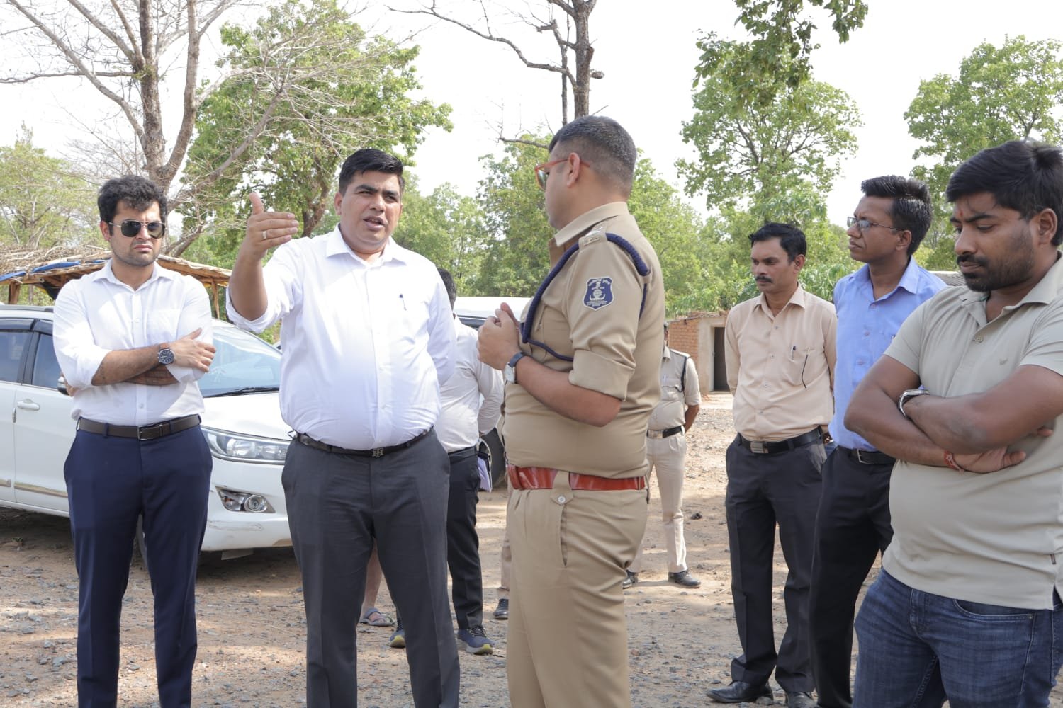 कलेक्टर-एसपी ने किया कटघोरा-चोटिया एनएच-130 में ब्लैक स्पॉट का निरीक्षण  मोड़ पर रंबल स्ट्रिप, अंधेरे क्षेत्रों में सोलर स्टड, रेडियम और रिफ्लेक्टर लगाने के दिए निर्देश