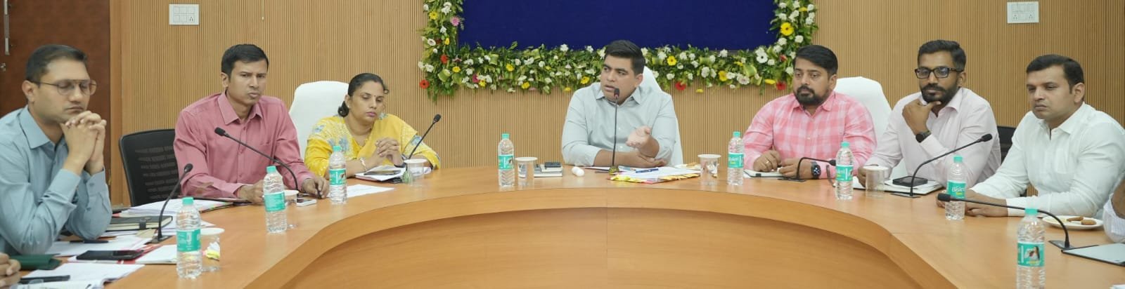 सुशासन तिहार में प्राप्त आवेदनों का समय-सीमा में गुणवत्तापूर्ण निराकरण सुनिश्चित करेंः कलेक्टर कलेक्टर ने अधिकारियों को दी सख्त चेतावनी, जनसमस्याओं के त्वरित निराकरण के निर्देश एग्रीस्टेक पोर्टल में किसानों का मई तक शत-प्रतिशत पंजीयन कराने के दिए निर्देश समय-सीमा की बैठक
