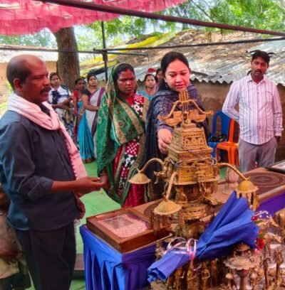 सारंगढ़ बिलाईगढ़ कलेक्टर पद्मिनी भोई साहू ने शिल्पग्राम बैगीनडीह का किया निरीक्षण