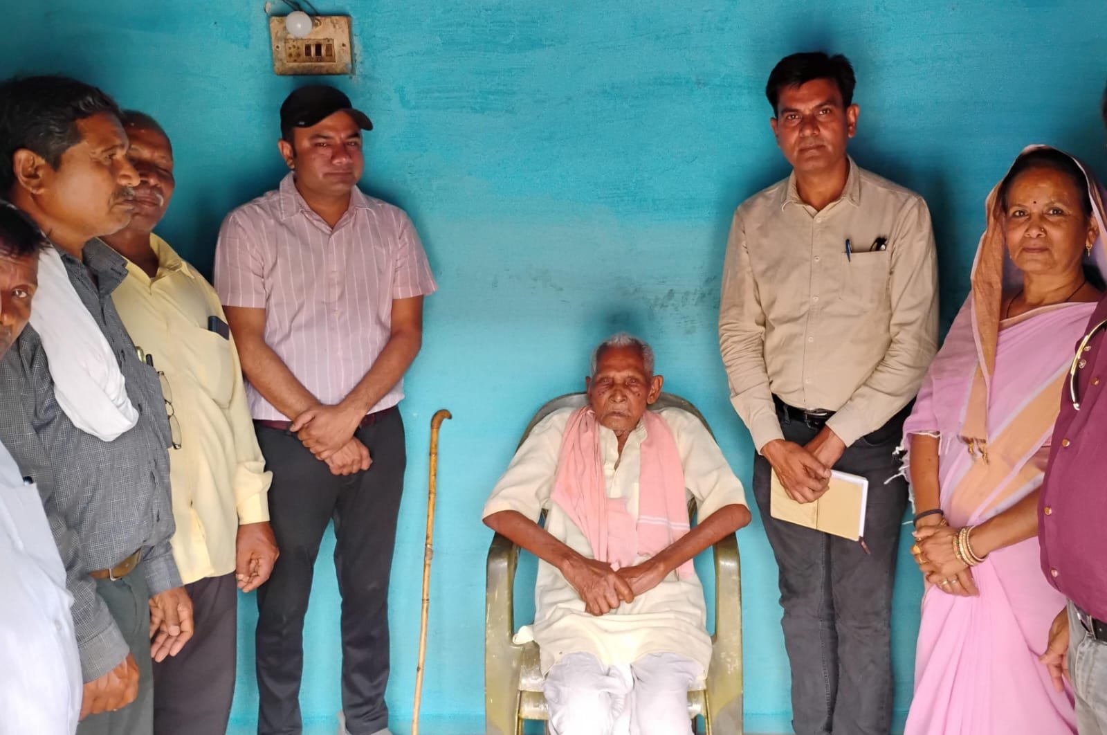 कोरबा जिले की ऐतिहासिक नगरी तुमान में ष्ज्ञानभारतम राष्ट्रीय पाण्डुलिपि सर्वेक्षण अभियान के तहत प्राचीन पाण्डुलिपियों को खोजने सर्वेक्षण शुरू हुआ ज्ञानभारतम पाण्डुलिपि सर्वेक्षण के दौरान ग्राम तुमान के 105 वर्षीय बिधून दास महंत एवं 103 वर्षीय जजमान सिंह कँवर ने बताया तुमान का ऐतिहासिक महत्व..