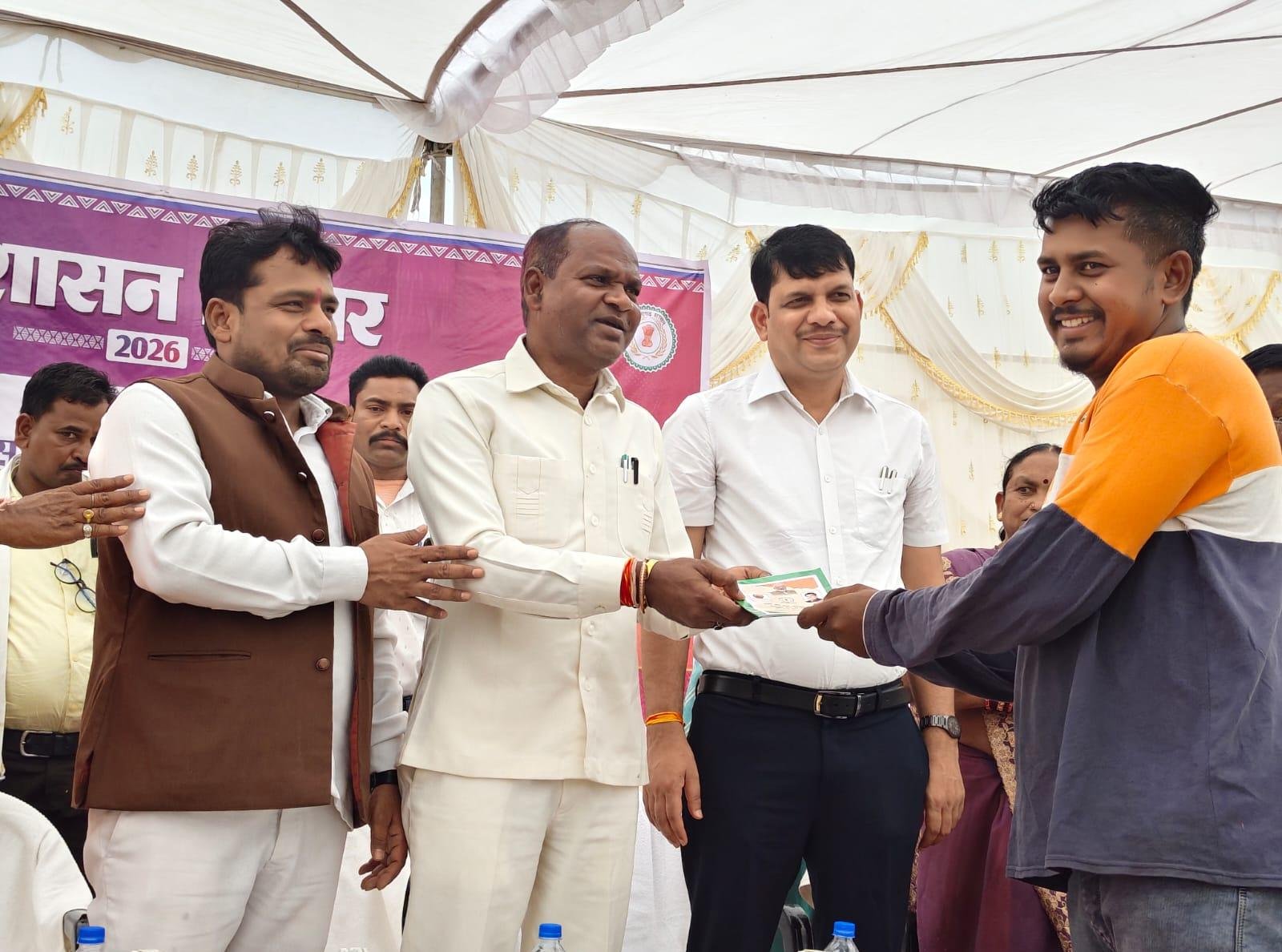 समस्याओं के त्वरित निराकरण से बढ़ता है लोगों का विश्वास पाली ब्लॉक के बसीबार में जनसमस्या निवारण शिविर आयोजित 142 आवेदनों का निराकरण किया गया