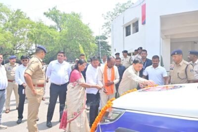कोरबा जिले को मिली 22 नए डायल 112 वाहनों की सौगात उद्योग मंत्री श्री लखनलाल देवांगन ने दिखाई हरी झंडी, मिलेंगी आपातकालीन सेवाएँ