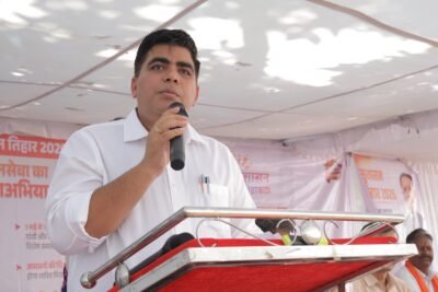केराकछार के सुशासन तिहार में शामिल हुए कलेक्टर, ग्रामीणों की कई मांगों को पूरा करने का किया वादा कोरकोमा में हायर सेकेंडरी स्कूल भवन और केराकछार प्राथमिक शाला को मॉडल स्कूल बनाने कलेक्टर ने दी सहमति बागवानी फसल,सूर्यघर, महिलाओं को आत्मनिर्भर बनने के लिए किया प्रोत्साहित शिविर में 163 आवेदनों का हुआ निराकरण