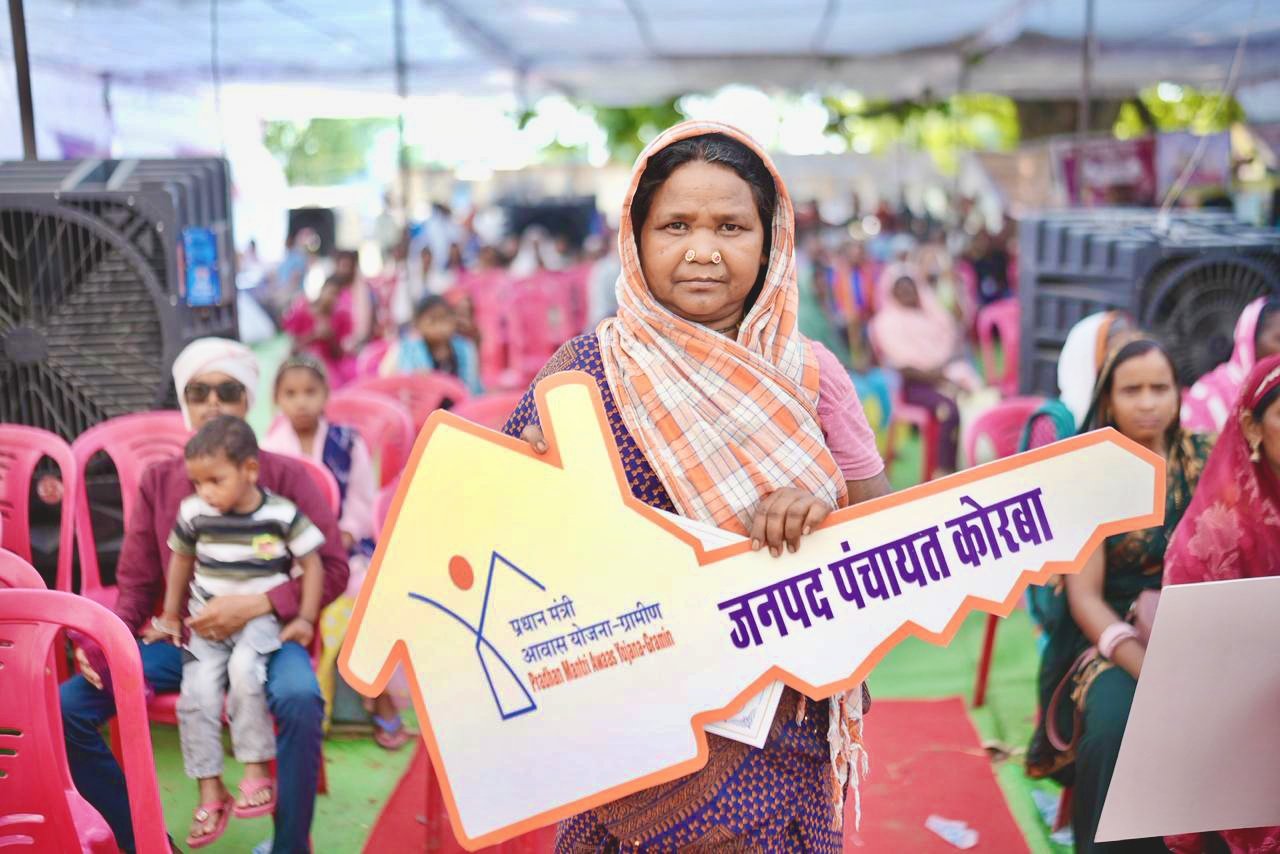 सुशासन तिहार 2026 – जनसेवा का महाअभियान वर्षों का इंतजार खत्म, विमला बाई को मिला पक्का मकान प्रधानमंत्री आवास योजना से मिली सुरक्षित जीवन की नई शुरुआत