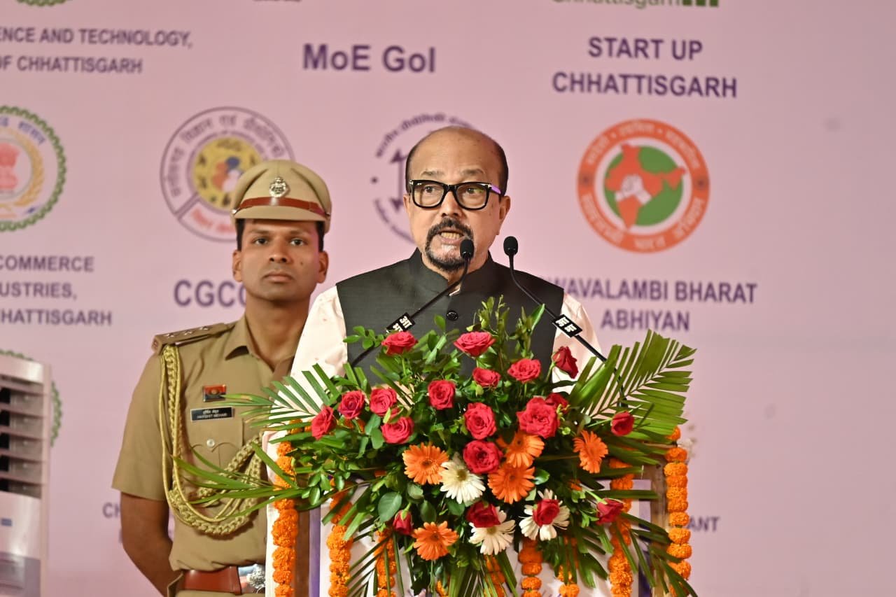 प्राकृतिक संसाधनों के साथ समृद्ध आदिवासी कला, संस्कृति और पर्यटन की अपार संभावनाएं-राज्यपाल श्री रमेन डेका   इनोवेशन महाकुंभ 1.0ः बस्तर को ट्राइबल इनोवेशन हब बनाने का आह्वान   राज्यपाल इनोवेशन महाकुंभ के शुभारंभ अवसर हुए शामिल