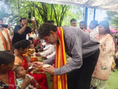 जगदलपुर विधानसभा क्षेत्र के ग्राम गुमलवाड़ा में सुशासन तिहार में हुए शामिल विधायक श्री किरण देव   सुशासन तिहार जनसमस्याओं के समाधान और जनकल्याणकारी योजनाओं की जानकारी का प्रभावी माध्यम-विधायक  किरण देव