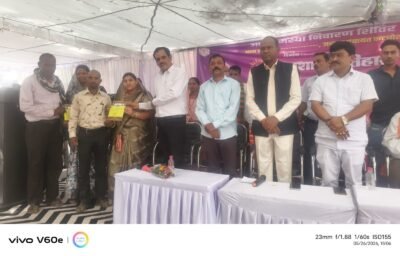 छिंदपुर शिविर में ग्रामीणों की समस्याओं का हुआ त्वरित निराकरण सुशासन तिहार शासन और जनता के बीच विश्वास एवं संवाद का सशक्त माध्यम -विधायक श्री पटेल राशन कार्ड, पेंशन स्वीकृति, जॉब कार्ड सहित विभिन्न योजनाओं से आमजन हुए लाभान्वित
