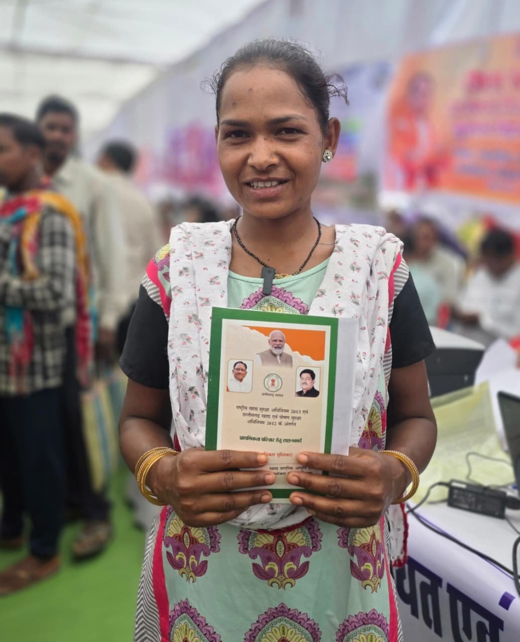 सुशासन तिहार लाया खुशियों की बहारः अनीता की समस्या हुआ निराकरण जनसमस्या निवारण शिविर में हाथों हाथ बना नया राशन कार्ड गाँव में ही समस्या समाधान से ग्रामीण गदगद: मुख्यमंत्री  विष्णु देव साय का जताया आभार