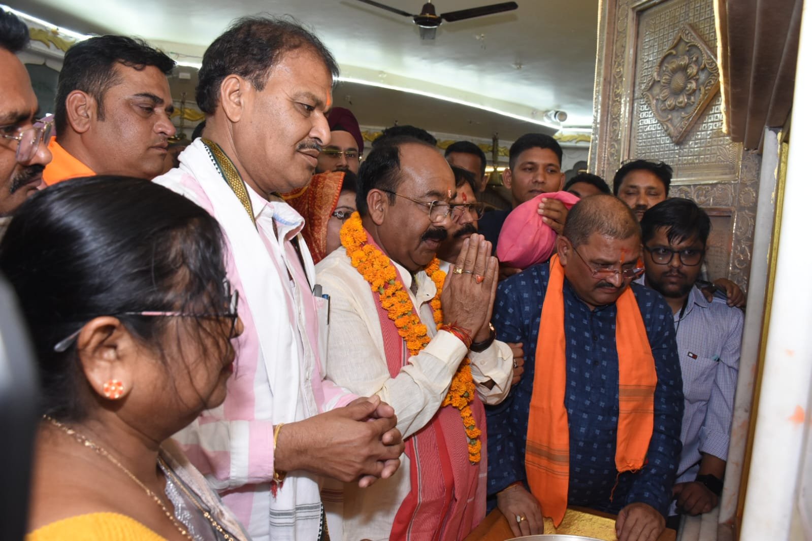 उप मुख्यमंत्री अरूण साव ने माँ बम्लेश्वरी मंदिर पहुंचकर पूजा-अर्चना की