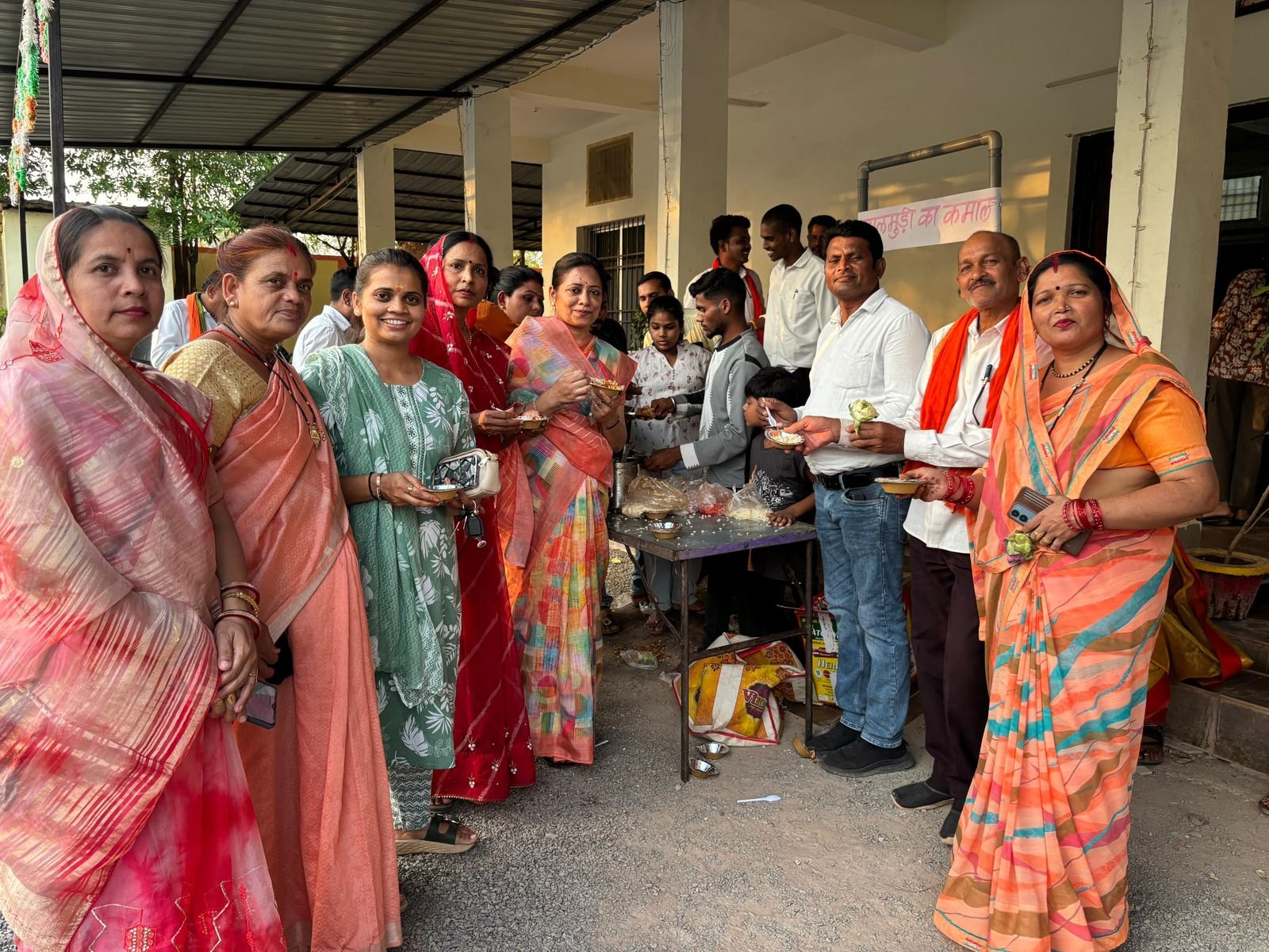 पश्चिम बंगाल में भाजपा की प्रचंड जीत पर कवर्धा विधायक कार्यालय में जश्न