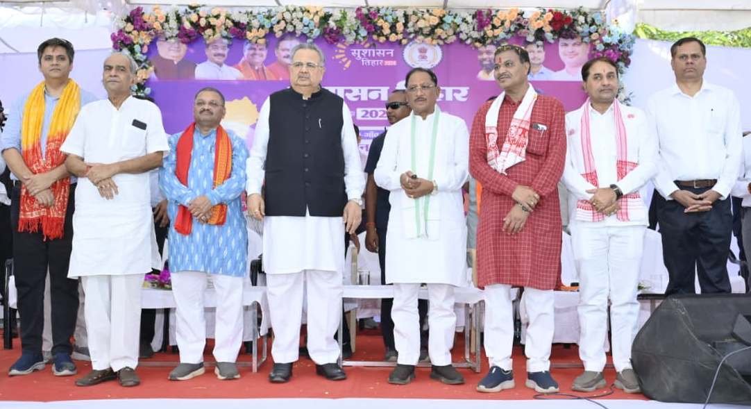 मुख्यमंत्री  विष्णु देव साय ने सुशासन तिहार अंतर्गत मोतीपुर स्कूल में आयोजित जनसमस्या निवारण शिविर में हुए शामिल