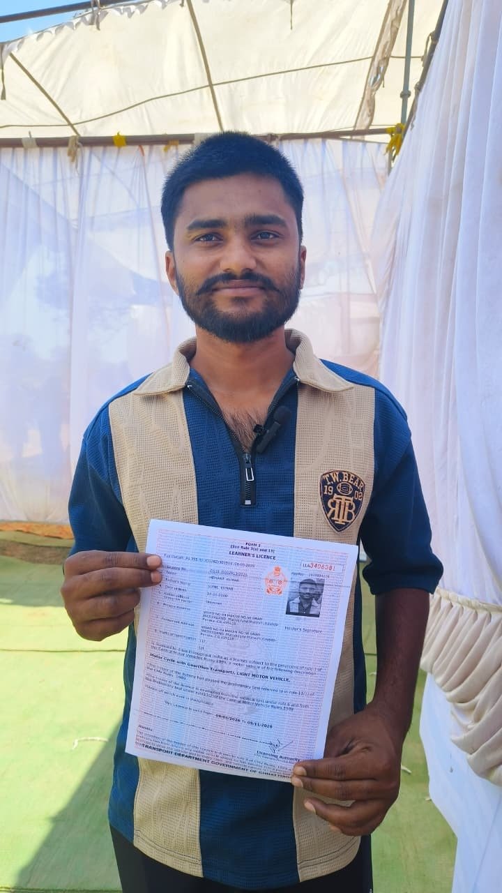सरकारी दफ्तरों के चक्करों से मिली मुक्ति, 15 मिनट में हाथों-हाथ मिला ड्राइविंग लाइसेंस