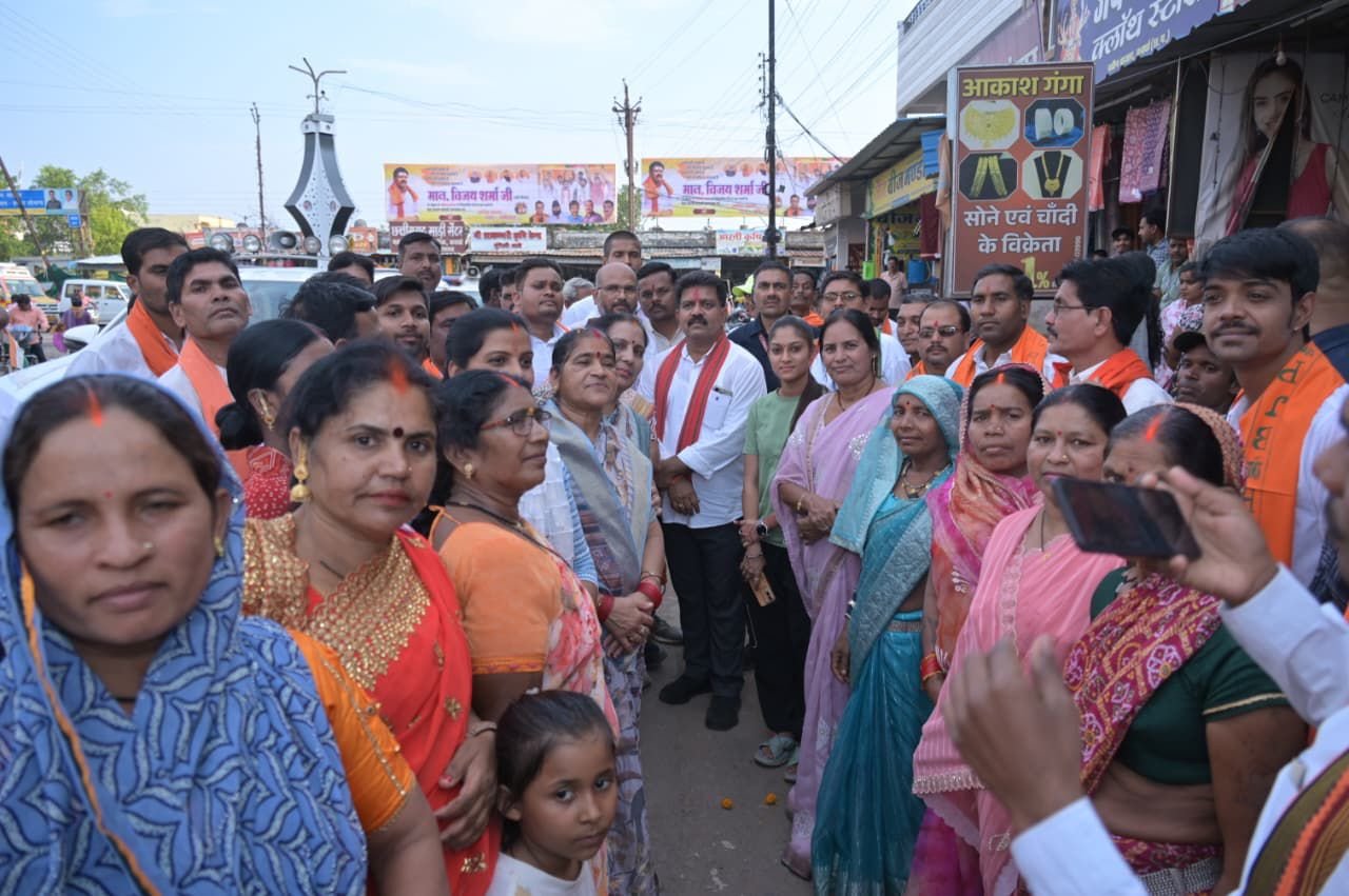 ऐतिहासिक बंगाल विजय के बाद कवर्धा आगमन पर उप मुख्यमंत्री विजय शर्मा का भव्य स्वागत