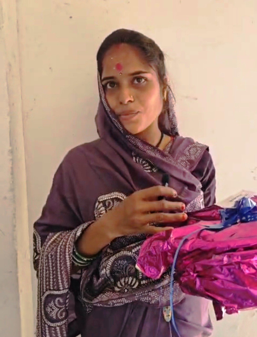 महेश्वरी साहू एवं पुष्पलता साहू को मिला सुपोषण किट