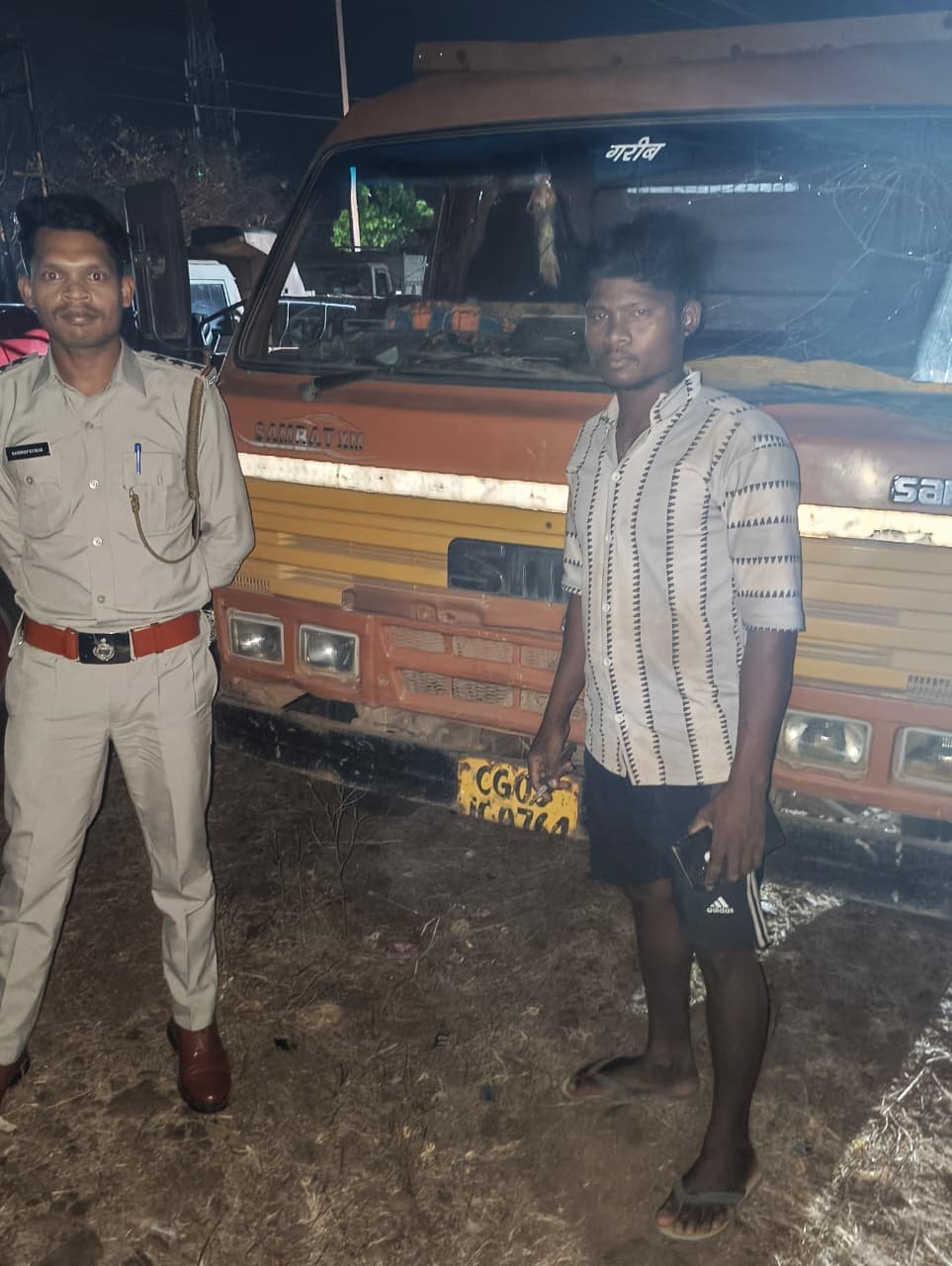 खनिज विभाग की कार्रवाई, रेत का अवैध भण्डारण से परिवहन करने पर 2 माजदा जप्त