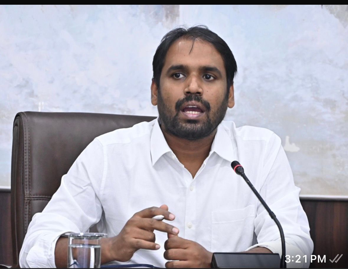 रेड क्रॉस सोसायटी के जनहितकारी कार्यों के लिए कलेक्टर अविनाश मिश्रा को राज्यपाल ने किया सम्मानित