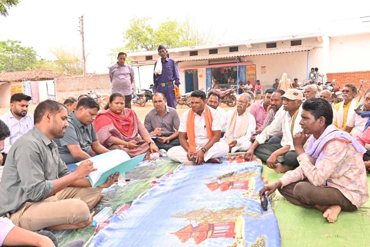 कसावाही में पेयजल समस्या के स्थायी समाधान की दिशा में प्रशासन गंभीर : कलेक्टर  अबिनाश मिश्रा ग्रामीणों ने गर्मी में धान की फसल नहीं लेने का लिया संकल्प