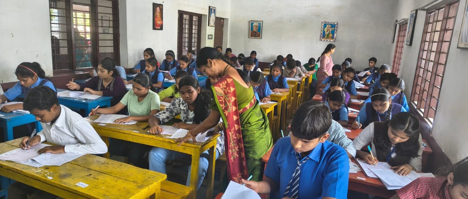 प्रयास आवासीय विद्यालय प्रवेश परीक्षा शांतिपूर्ण एवं सुव्यवस्थित ढंग से सम्पन्न